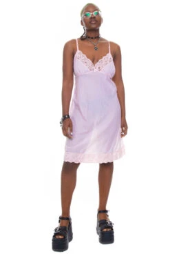 Vintage Classics - Slip Dresses 35 Vintage Classics - Slip Dresses -TUNNEL Vision Shop 256A4213 4ec07855 3e78 438a aad8 094d21911880