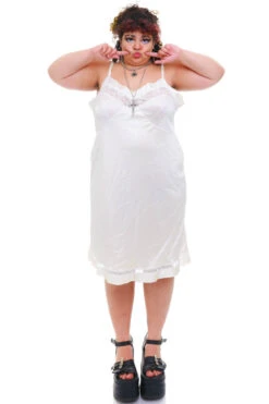 Vintage Classics - Slip Dresses 23 Vintage Classics - Slip Dresses -TUNNEL Vision Shop 256A6598 93cf256a b032 4ca9 ac29 1645bf35b207