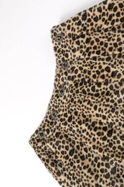 PRE-ORDER: Peekaboo Fuzzy Leopard Print Grommet Mini Skirt -TUNNEL Vision Shop 611A2071