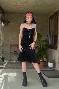 Luci Black Velvet Midi Dress 23 Luci Black Velvet Midi Dress -TUNNEL Vision Shop F0C49065 AF00 4AED 8E07 5373F950610A