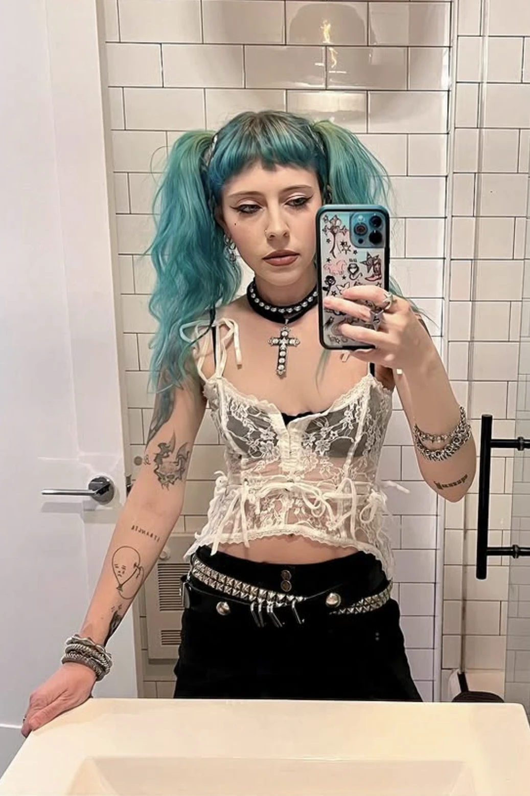 Gwendolyn White Lace Tie-Up Camisole 2 Gwendolyn White Lace Tie-Up Camisole - Image 2